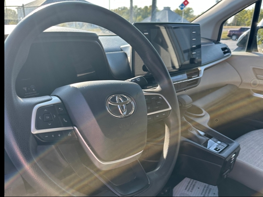 Used 2021 Toyota Sienna Hybrid LE - BraunAbility Side Entry Entry Fold Out Automatic Ramp