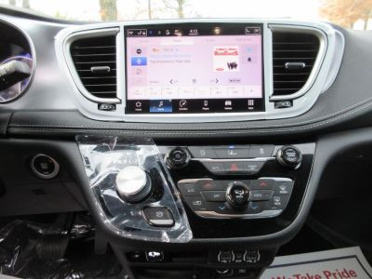 2022 CHRYSLER PACIFICA - Image 8