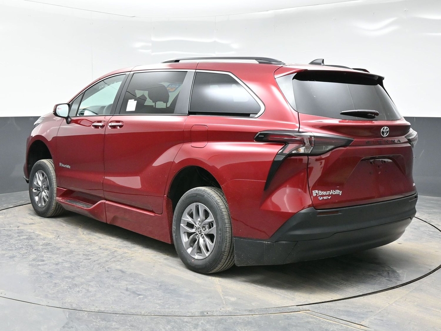 New 2026 Toyota Sienna Hybrid XLE Base - BraunAbility Side Entry Entry Fold Out Automatic Ramp