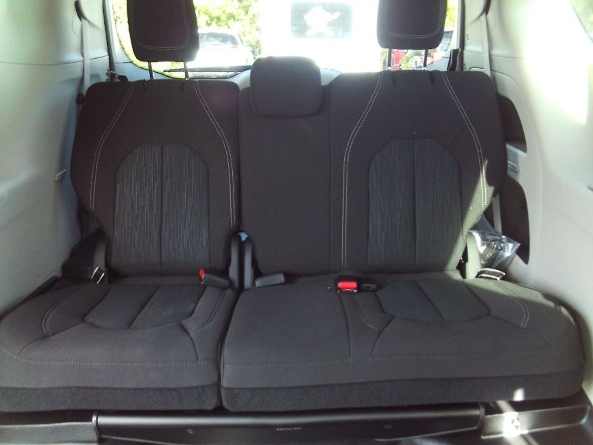 2024 CHRYSLER VOYAGER - Image 16