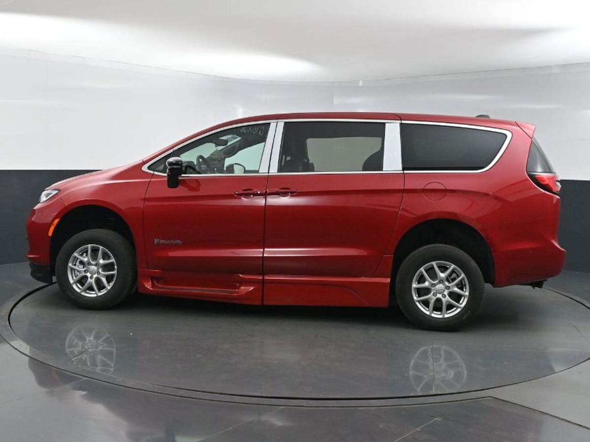 2025 CHRYSLER PACIFICA - Image 4