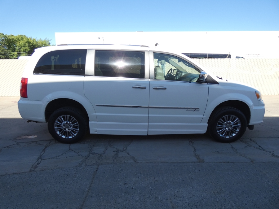  Chrysler Town and Country image number 15