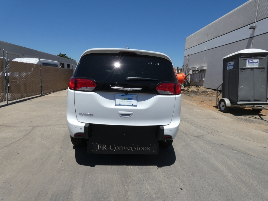 2026 Chrysler Voyager LX - Photo 8