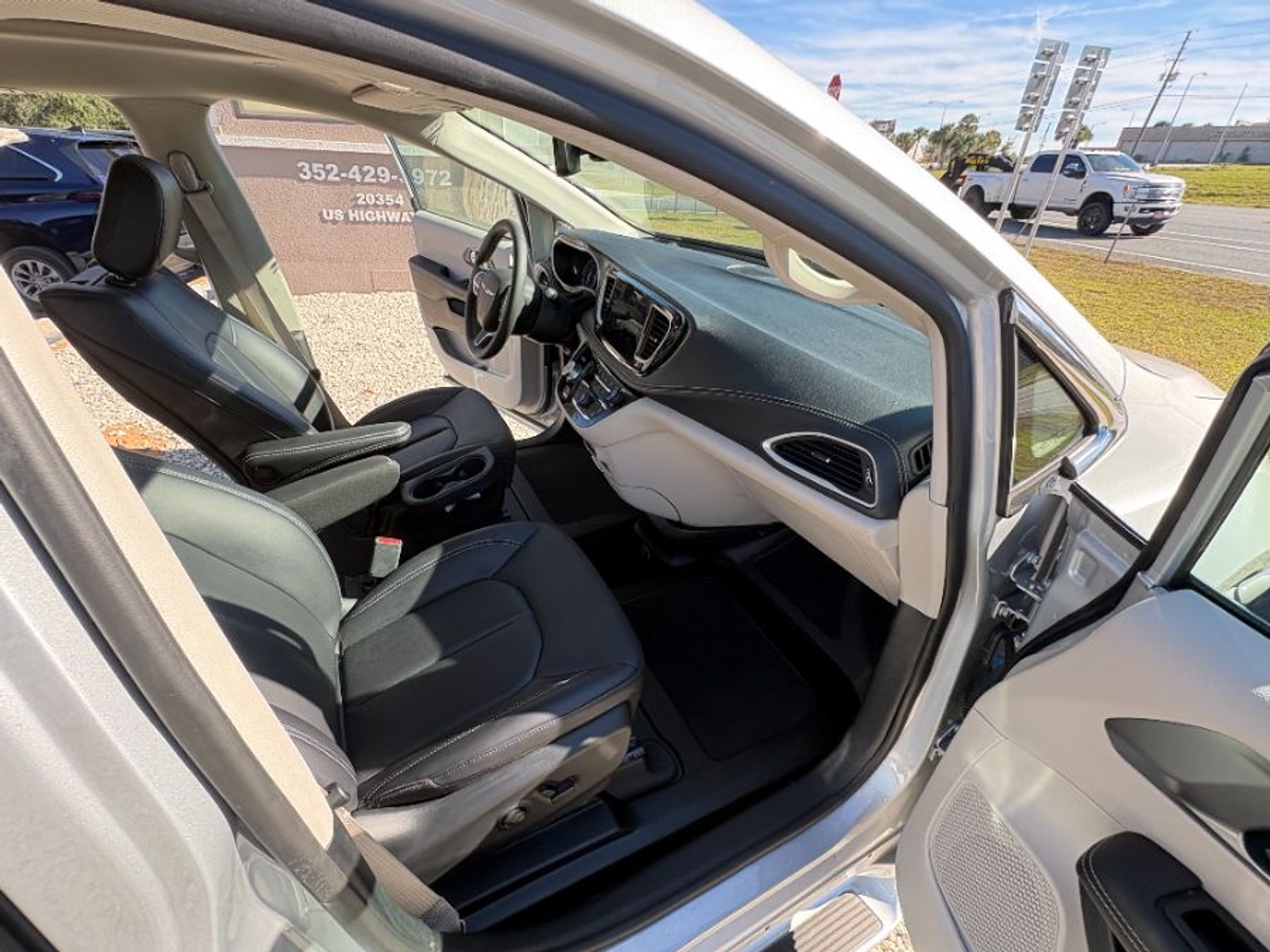 2024 CHRYSLER PACIFICA - Image 14