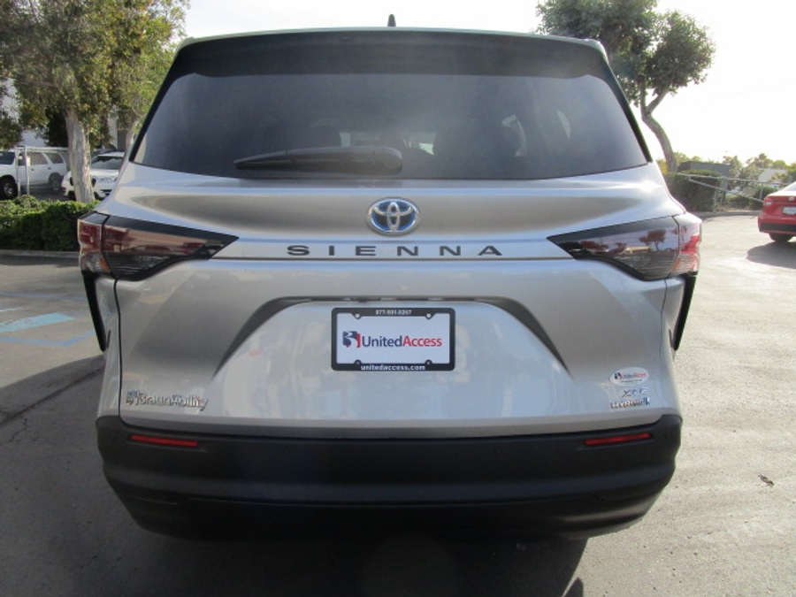 New 2025 Toyota Sienna Hybrid XLE Plus - BraunAbility Side Entry Entry Fold Out Automatic Ramp