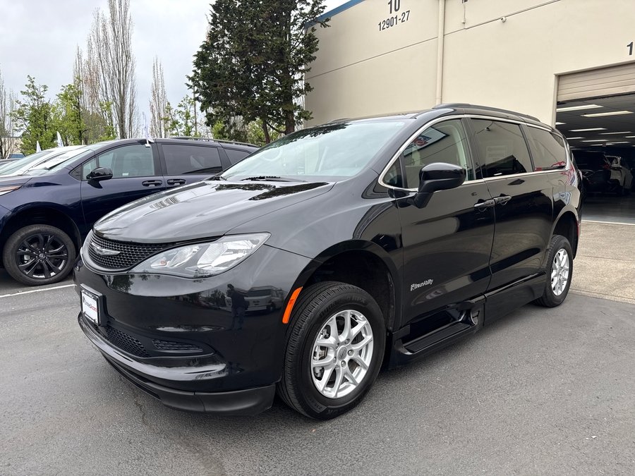 Used 2021 Chrysler Voyager LXi - BraunAbility Side Entry Entry Fold Out Automatic Ramp