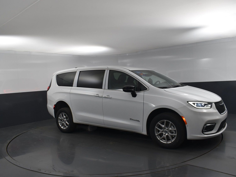 New 2025 Chrysler Pacifica Select Safety - BraunAbility Rear Entry Entry Fold Out Manual Ramp