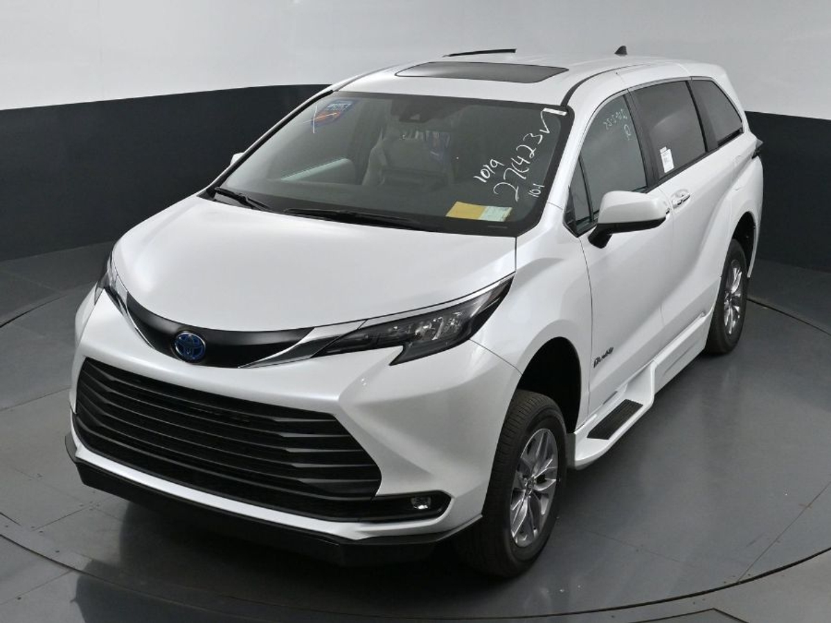 2025 TOYOTA SIENNA - Image 23