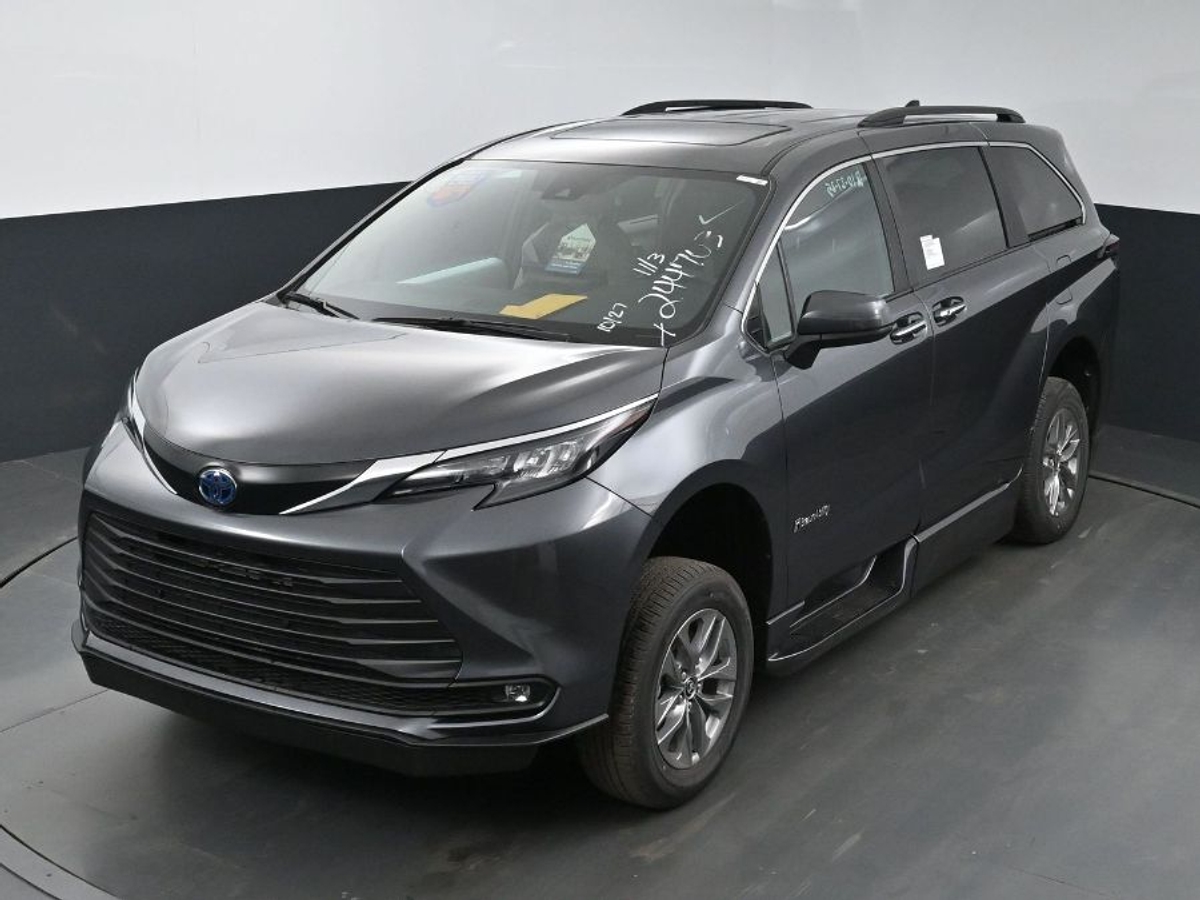 2025 TOYOTA SIENNA - Image 24