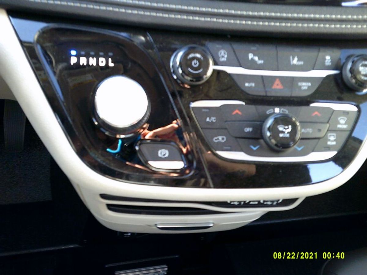 2024 CHRYSLER PACIFICA - Image 11