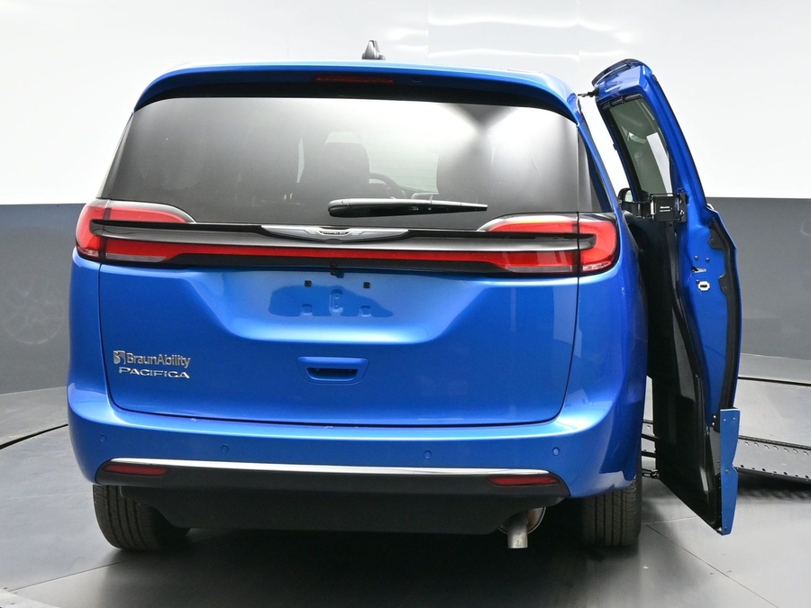 Blue Chrysler Pacifica image number 5