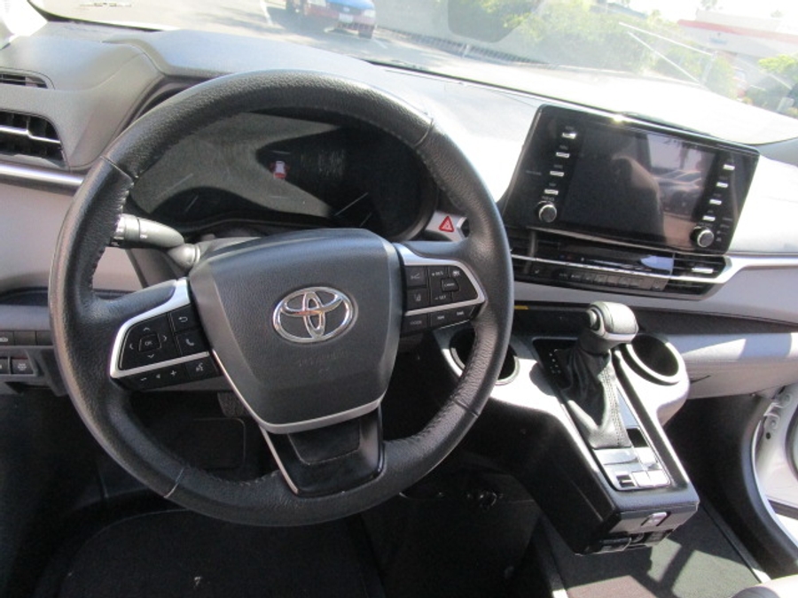 Used 2023 Toyota Sienna Hybrid XLE Plus - BraunAbility Side Entry Entry Fold Out Automatic Ramp
