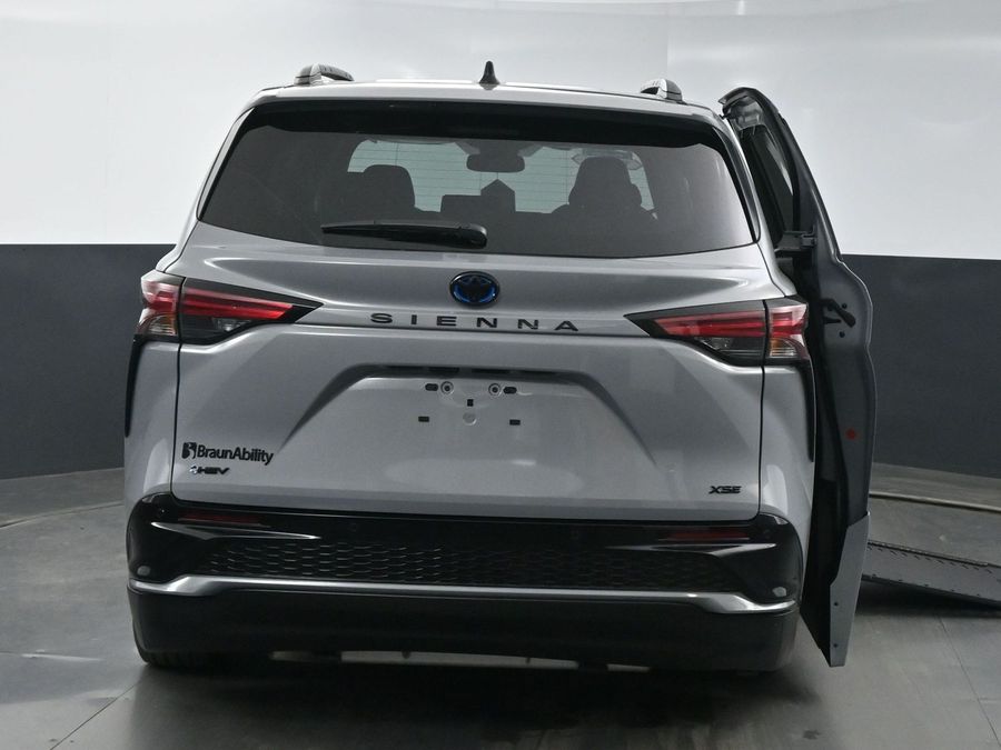 New 2025 Toyota Sienna Hybrid XSE Sport - BraunAbility Side Entry Entry In Floor Automatic Ramp