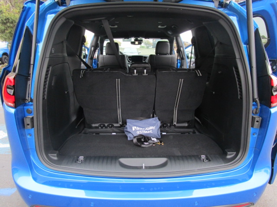 New 2026 Chrysler Pacifica Select Sport - BraunAbility Side Entry Fold Out Automatic Ramp