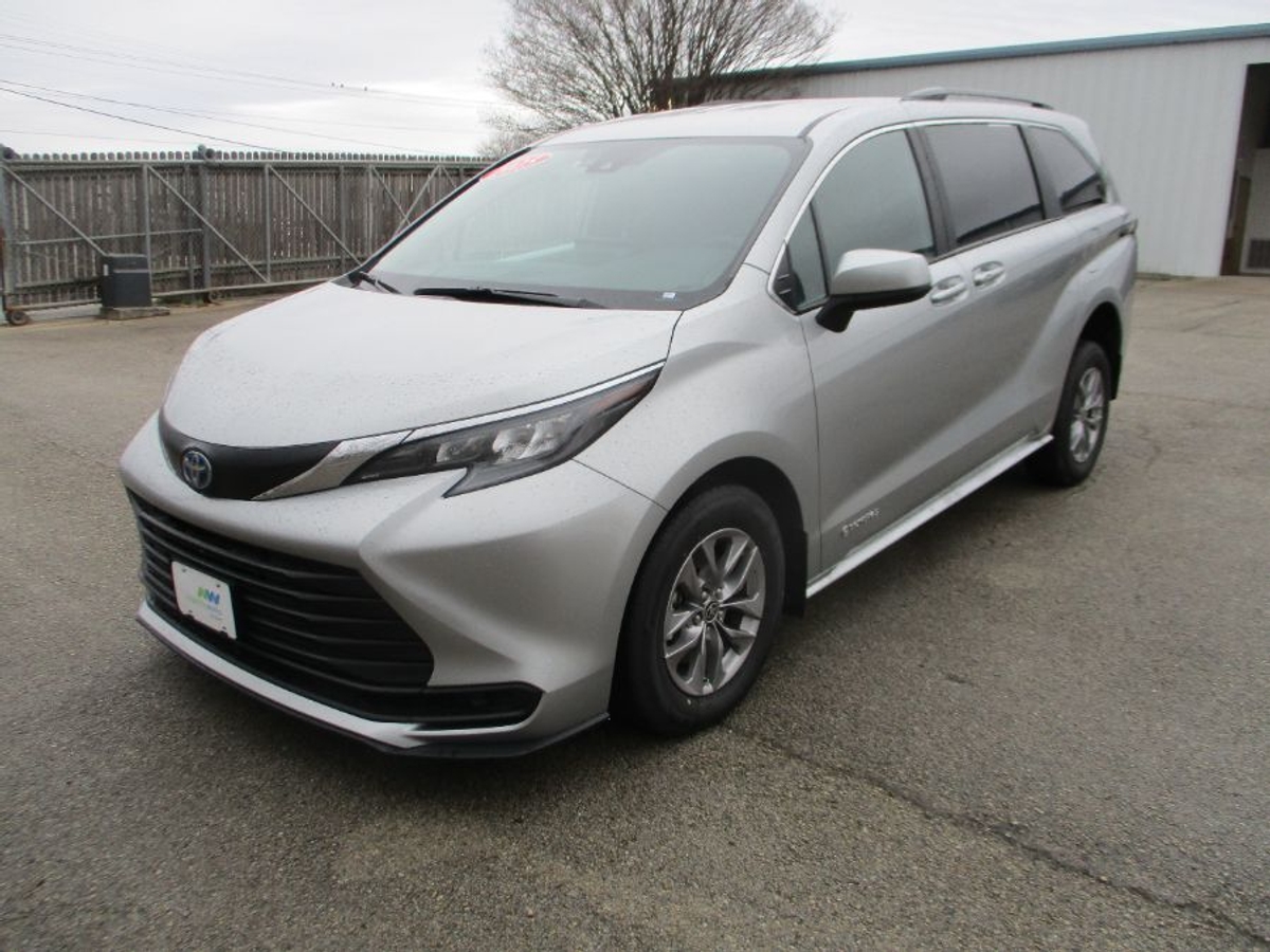 2025 TOYOTA SIENNA - Image 4