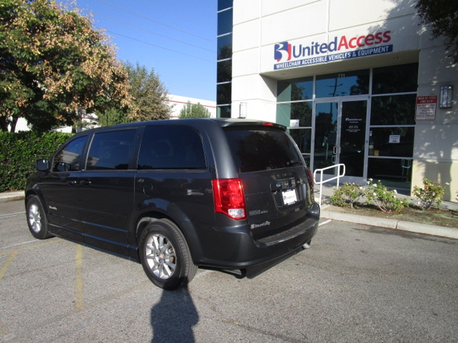 Used 2012 Dodge Grand Caravan RT - BraunAbility Side Entry Entry Fold Out Automatic Ramp