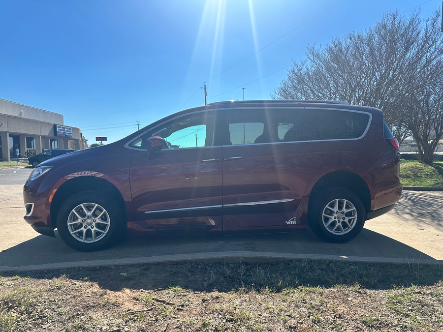 Used 2020 Chrysler Pacifica Touring L - VMI Side Entry Entry In Floor Automatic Ramp