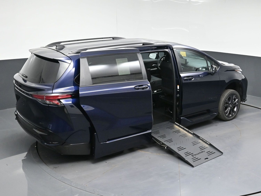 New 2026 Toyota Sienna Hybrid XSE Sport - BraunAbility Side Entry Fold Out Automatic Ramp
