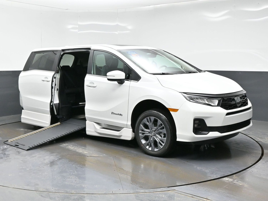 White Honda Odyssey with Side Entry Automatic In Floor ramp