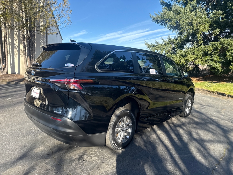 Used 2024 Toyota Sienna Hybrid LE Base - BraunAbility Side Entry Entry Fold Out Automatic Ramp