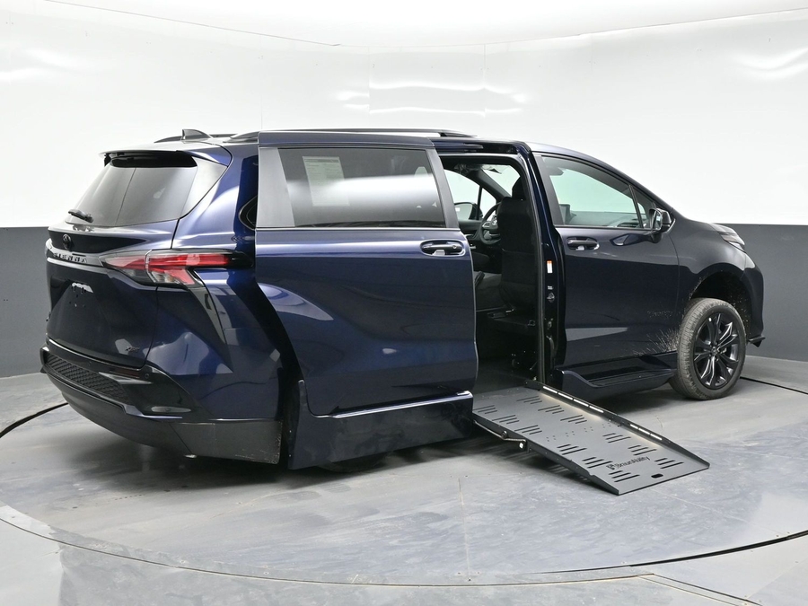 New 2026 Toyota Sienna Hybrid XSE Sport - BraunAbility Side Entry Entry Fold Out Automatic Ramp