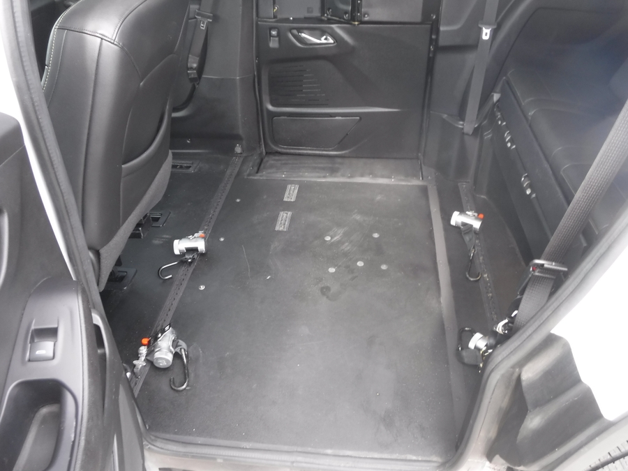 White Chevrolet Traverse image number 18