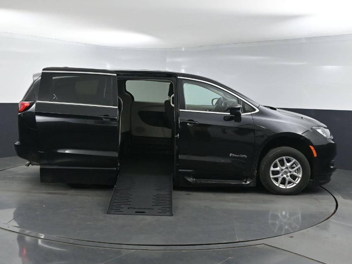 2023 CHRYSLER VOYAGER - Image 8