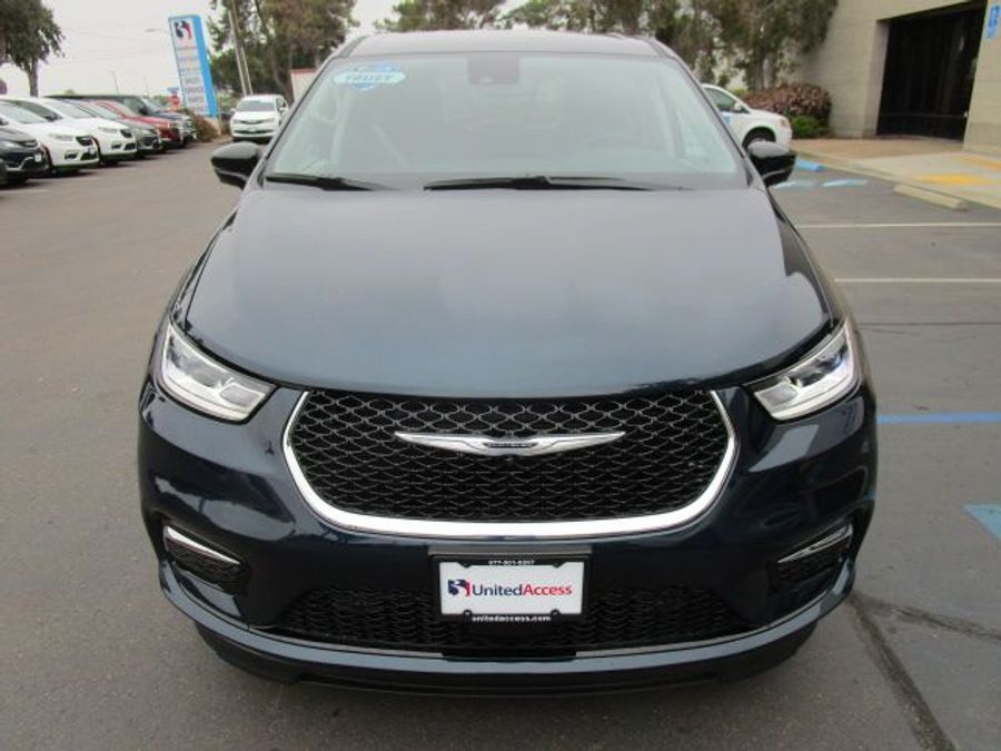 New 2025 Chrysler Pacifica Select Safety - BraunAbility Side Entry Entry In Floor Automatic Ramp