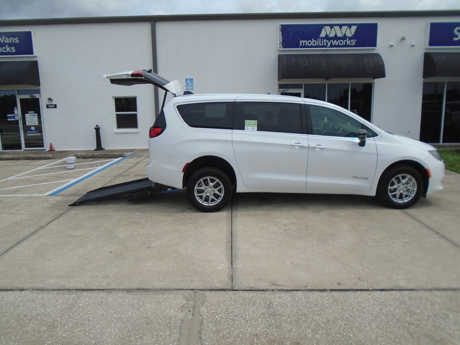 2026 Chrysler Voyager's photo