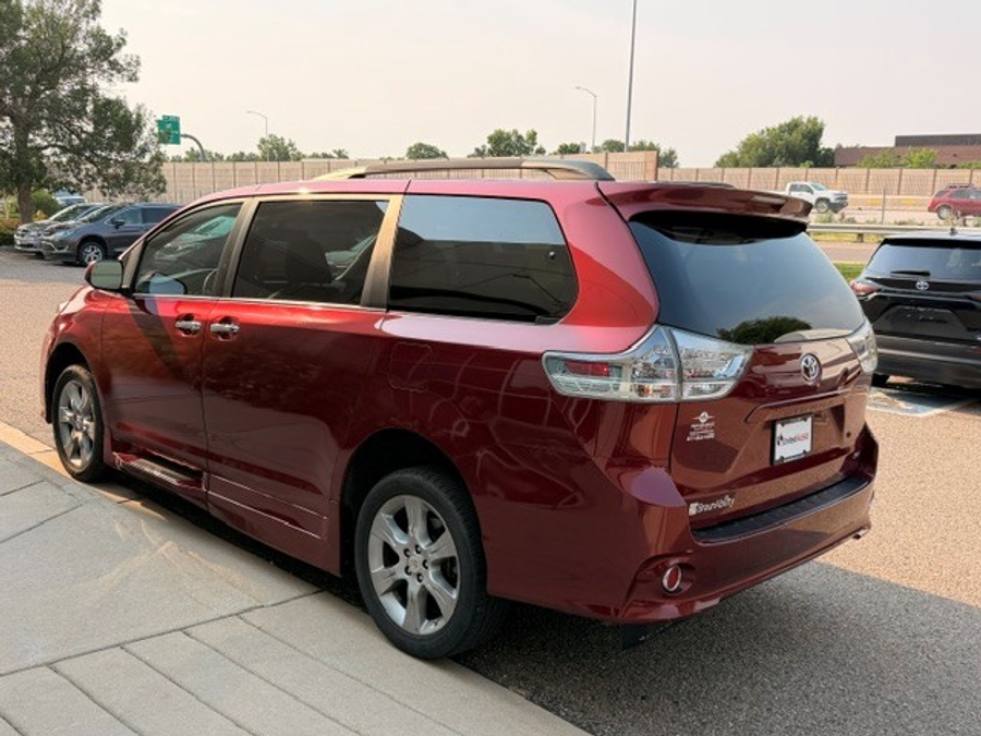 Used 2013 Toyota Sienna SE - BraunAbility Side Entry Fold Out Automatic Ramp