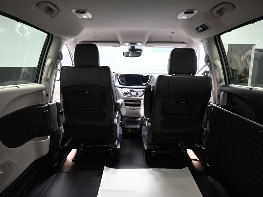 Used 2024 Chrysler Pacifica Touring L - BraunAbility Side Entry Entry Fold Out Automatic Ramp