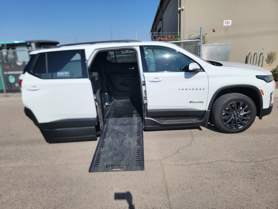 Used 2023 Chevrolet Traverse 2LT - BraunAbility Side Entry In Floor Automatic Ramp