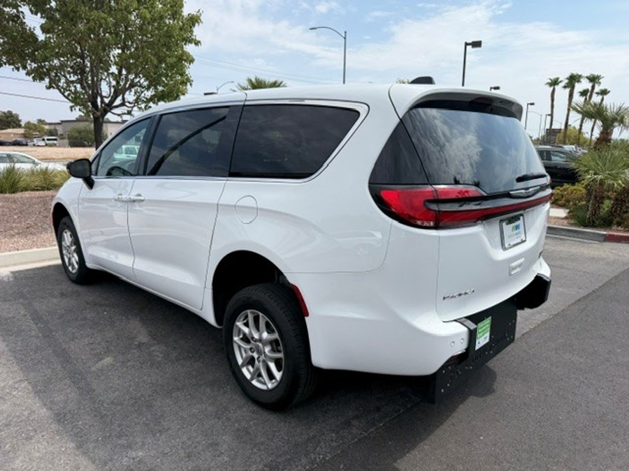 White Chrysler Pacifica image number 2