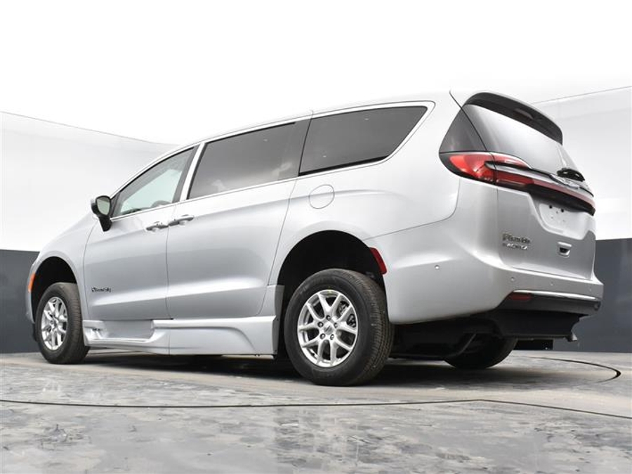 Used 2024 Chrysler Pacifica Touring L - BraunAbility Side Entry Fold Out Automatic Ramp