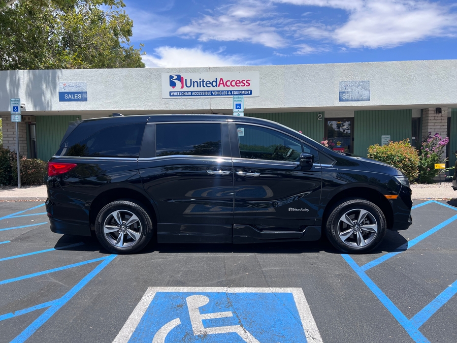 Used 2019 Honda Odyssey Touring - BraunAbility Side Entry In Floor Automatic Ramp