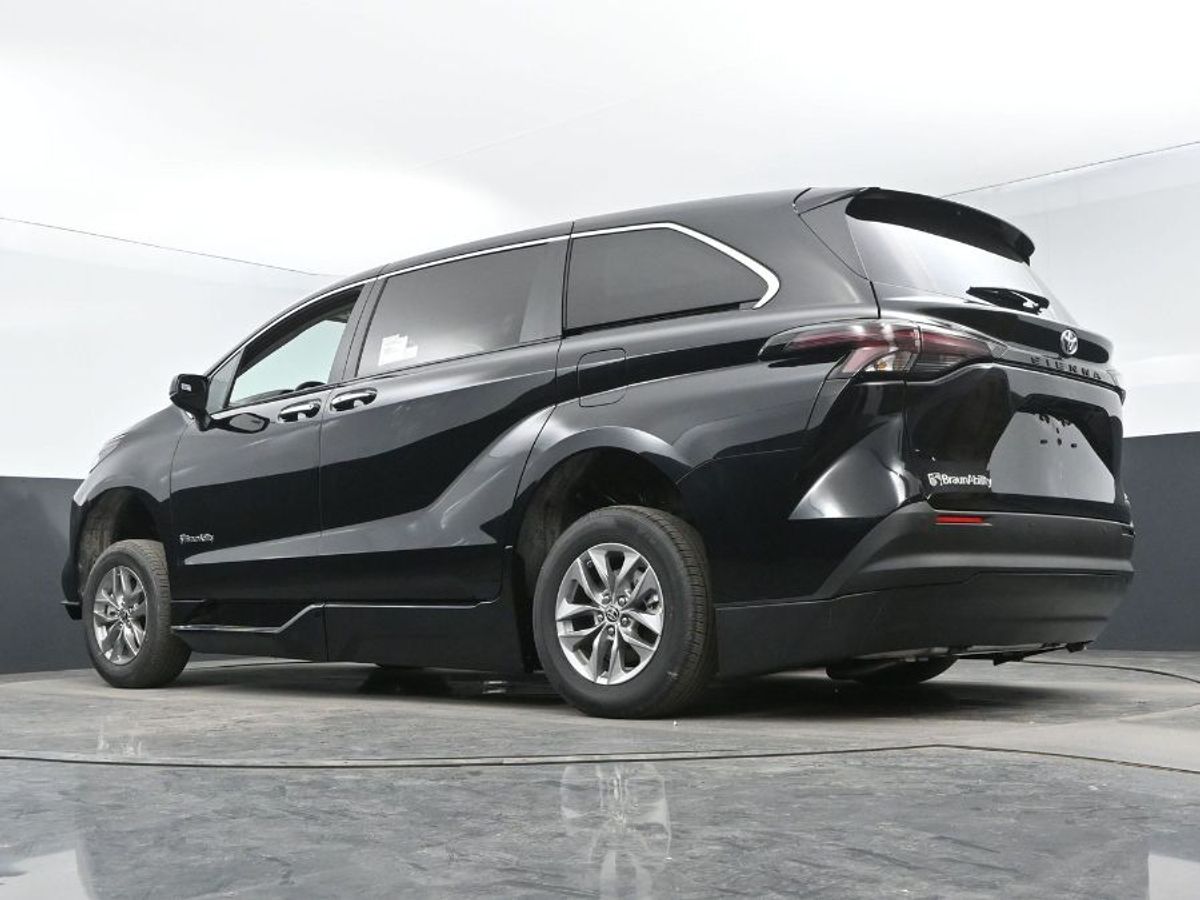 Black Toyota Sienna image number 11