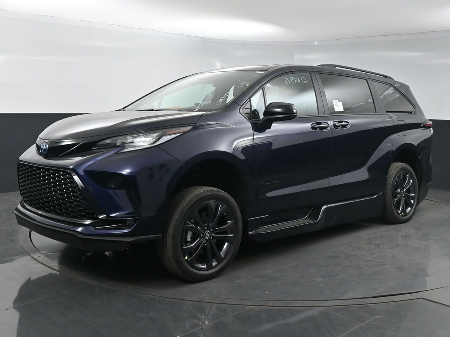 New 2025 Toyota Sienna Hybrid XSE Sport - BraunAbility Side Entry Entry In Floor Automatic Ramp