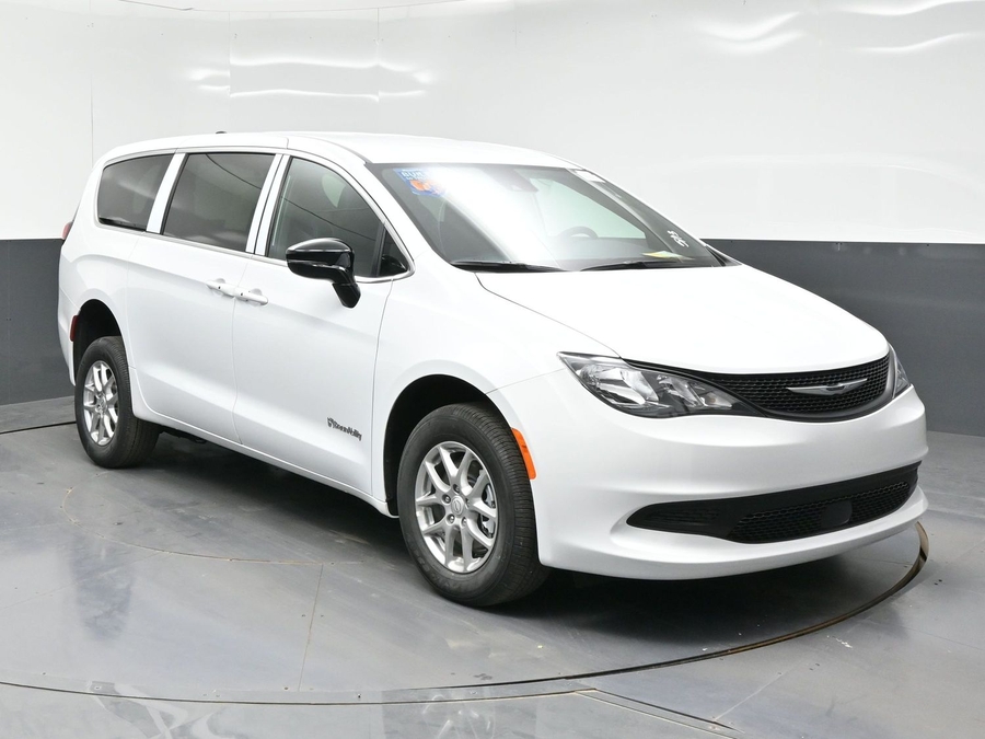 2026 Chrysler Voyager's photo