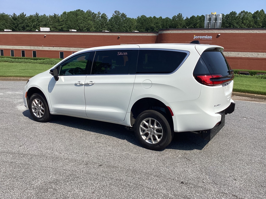 White Chrysler Pacifica image number 3