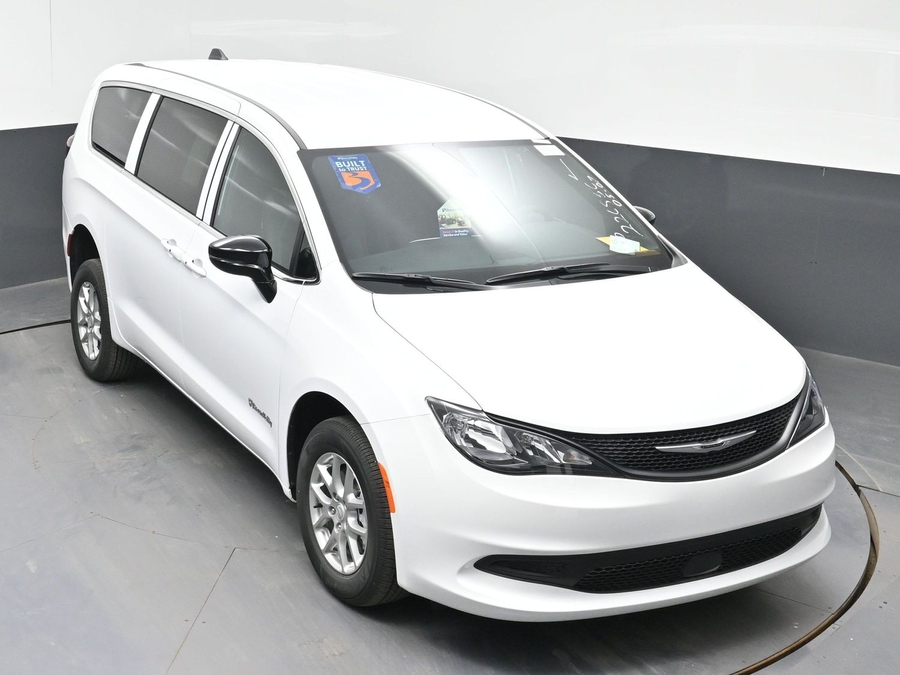 New 2026 Chrysler Voyager LX - BraunAbility Rear Entry Entry Fold Out Manual Ramp