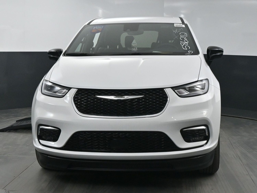 New 2025 Chrysler Pacifica Select Safety - BraunAbility Side Entry Entry Fold Out Automatic Ramp