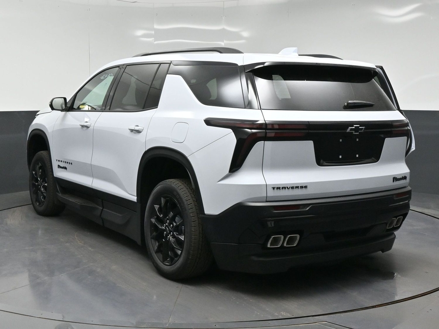 White Chevrolet Traverse image number 3