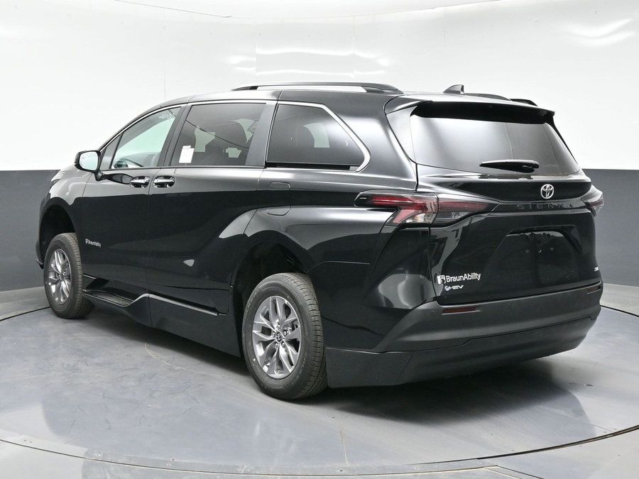 Black Toyota Sienna image number 2