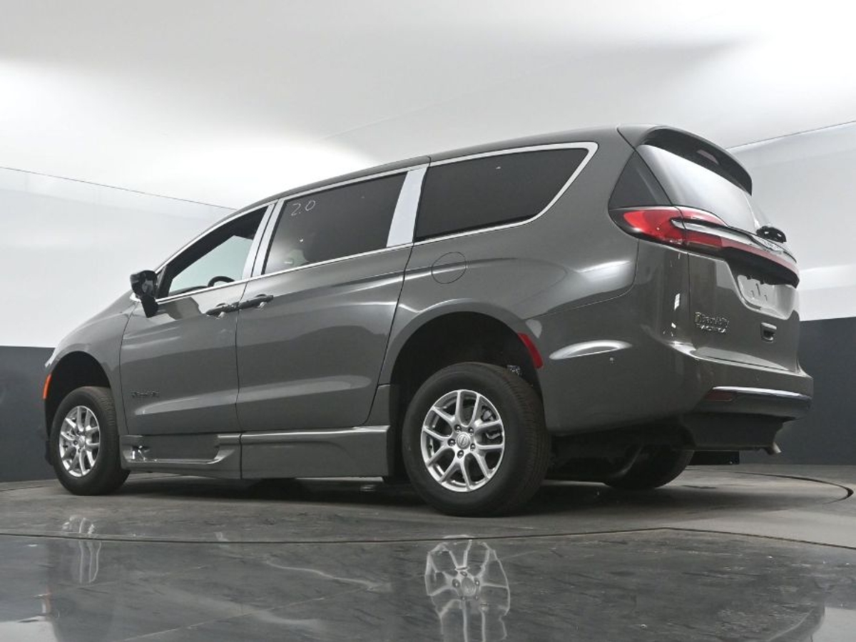 2025 CHRYSLER PACIFICA - Image 21