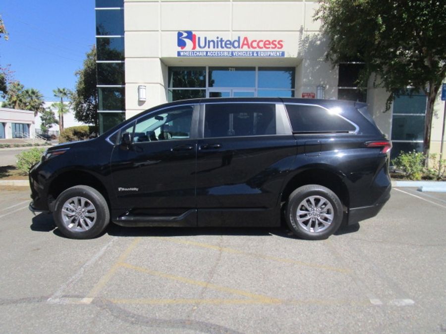Used 2024 Toyota Sienna Hybrid LE Base - BraunAbility Side Entry Fold Out Automatic Ramp