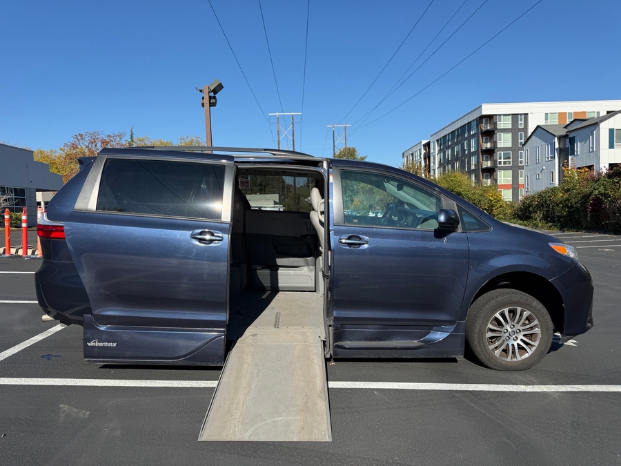 Used 2018 Toyota Sienna XLE - VMI Side Entry In Floor Automatic Ramp