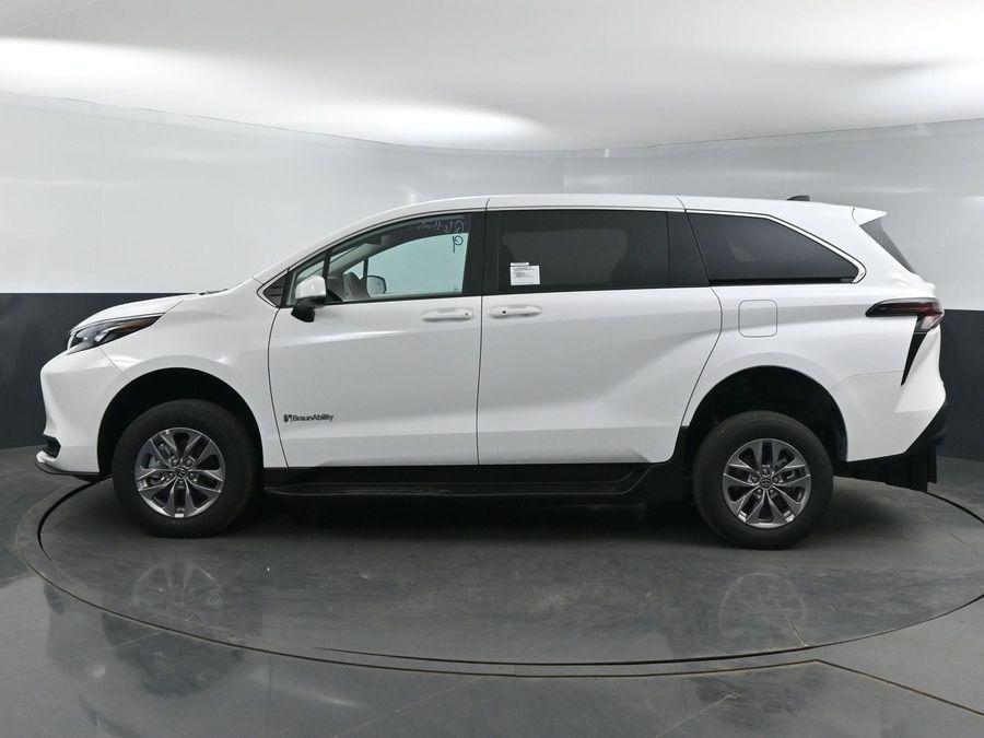 New 2025 Toyota Sienna Hybrid LE 8-Passenger - BraunAbility Commercial Rear Entry Entry Fold Out Manual Ramp