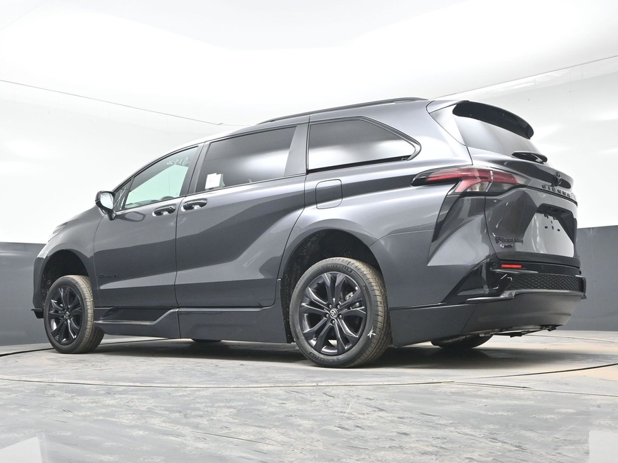 New 2025 Toyota Sienna Hybrid XSE Sport - BraunAbility Side Entry Entry In Floor Automatic Ramp