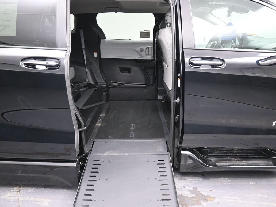 Black Toyota Sienna image number 11