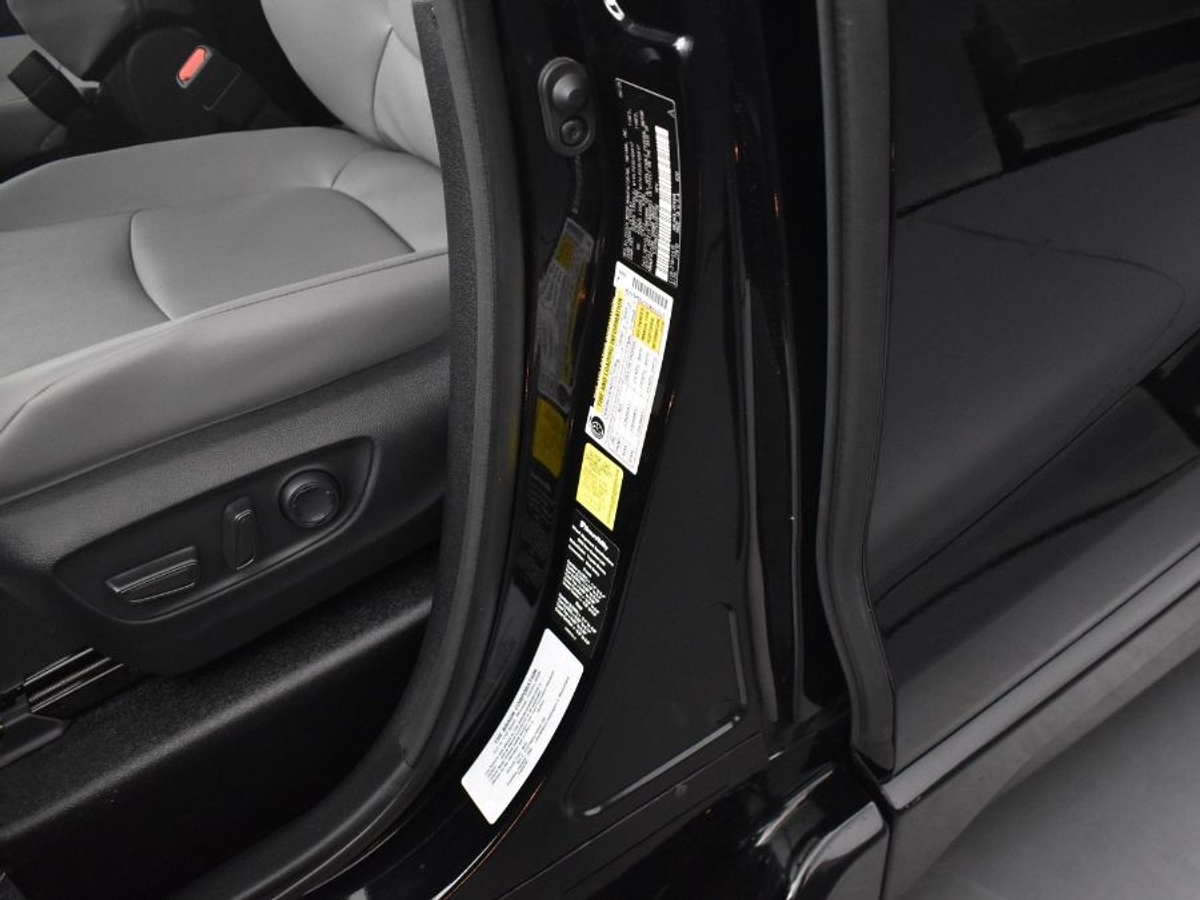 Black Toyota Sienna image number 15